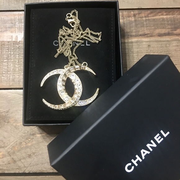 CHANEL Jewelry - 📌SOLD📌 CHANEL Dubai Necklace Pendant